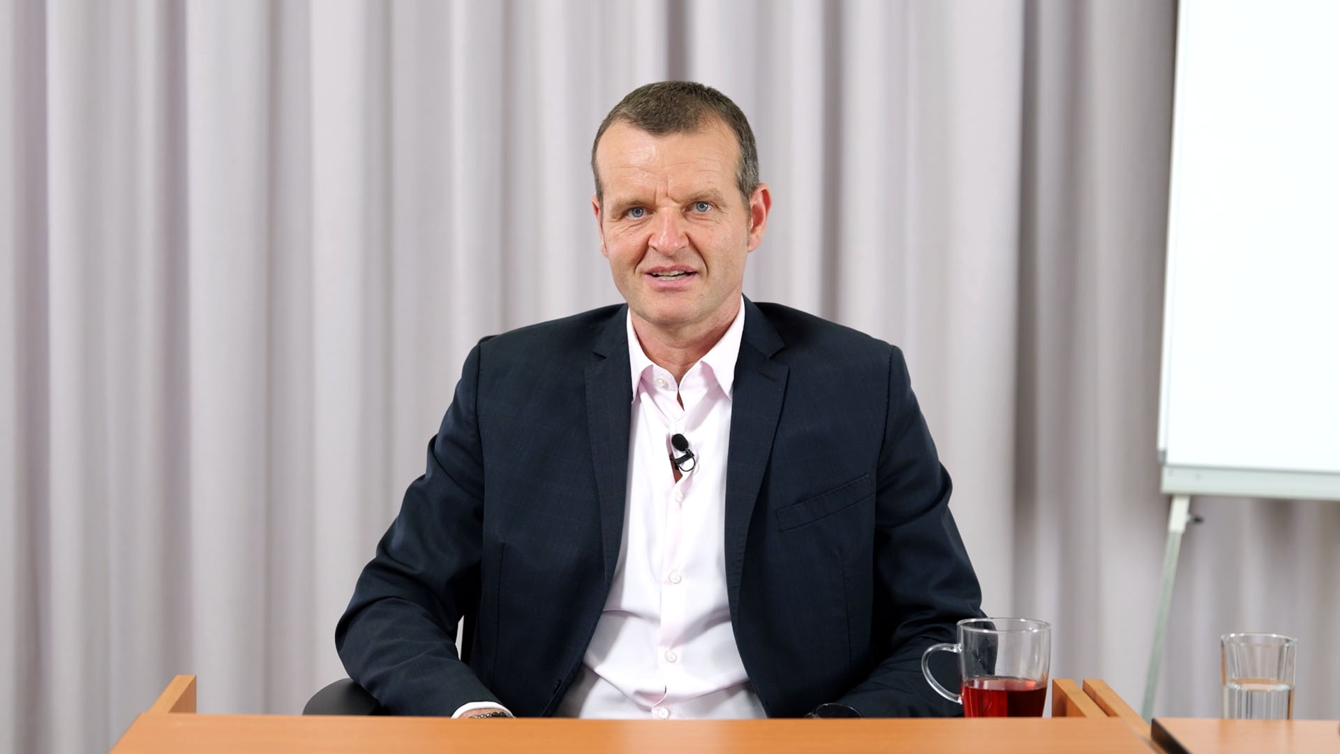Srážky ze mzdy, exekuce, osobní bankrot - přehledně s praktickými příklady | Ing. Tomáš Smutný